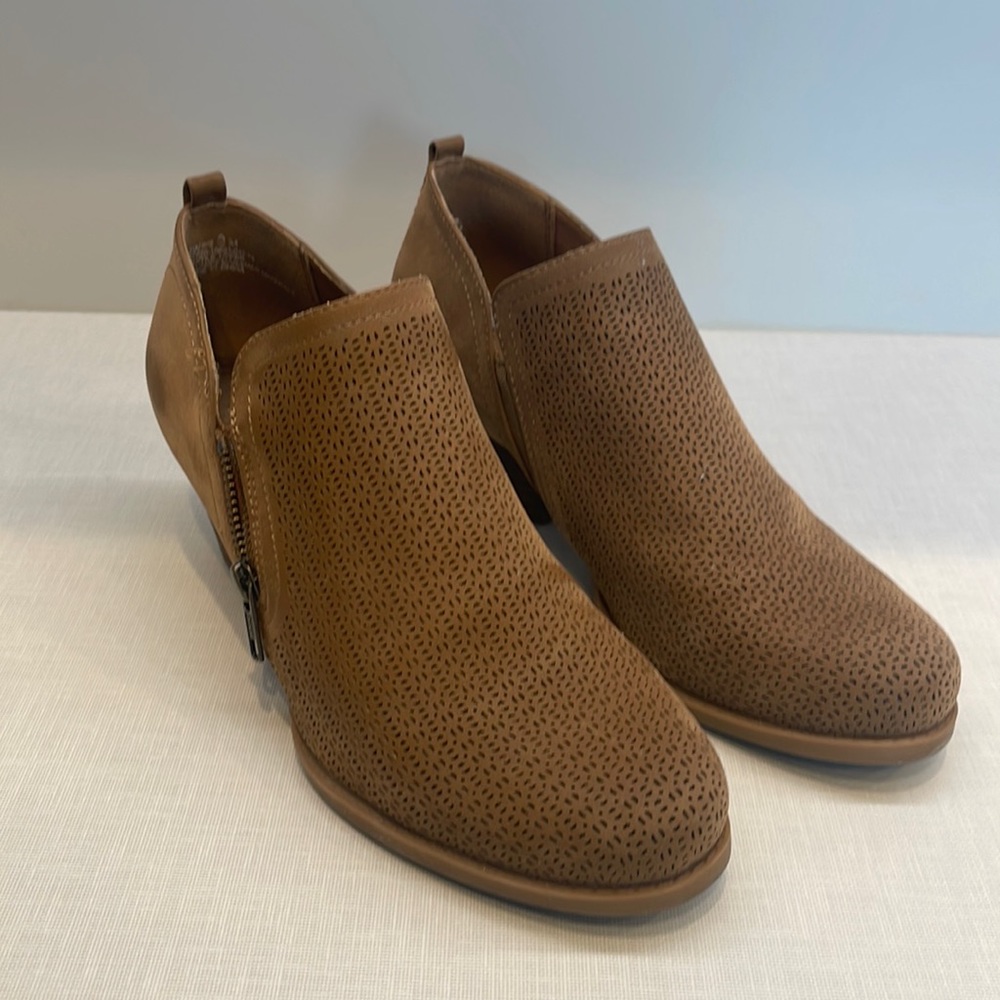Baretraps Rianne Bootie Size 8, barely worn!